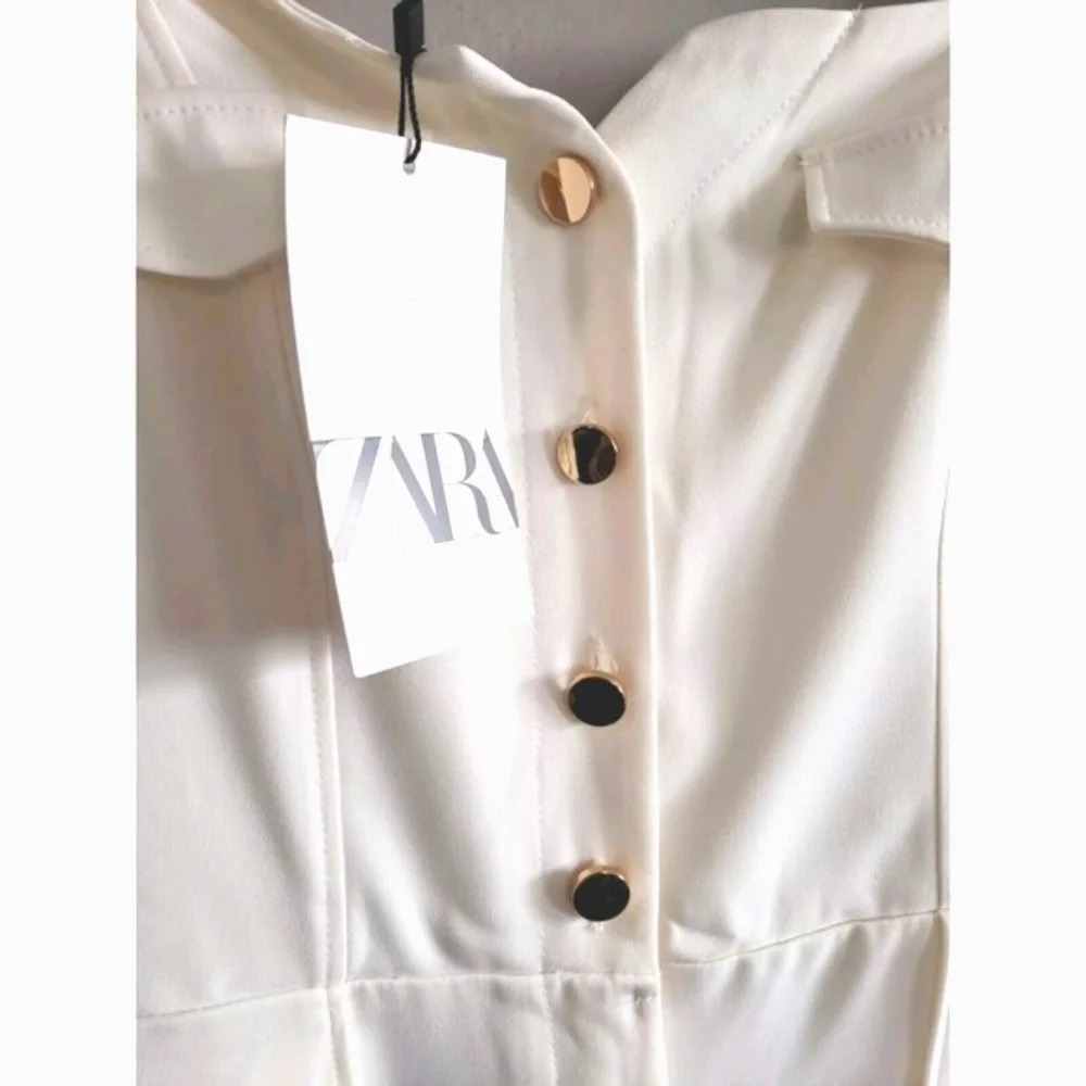 ZARA Jumpsuit Women's Small Cream Gold Buttons Belted Wide Leg Pockets N… - Picture 3 of 8